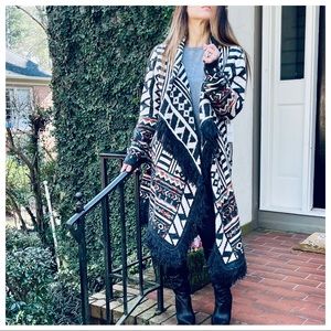 Made in Italy Aztec print Fabulous Sweater knit open cardigan